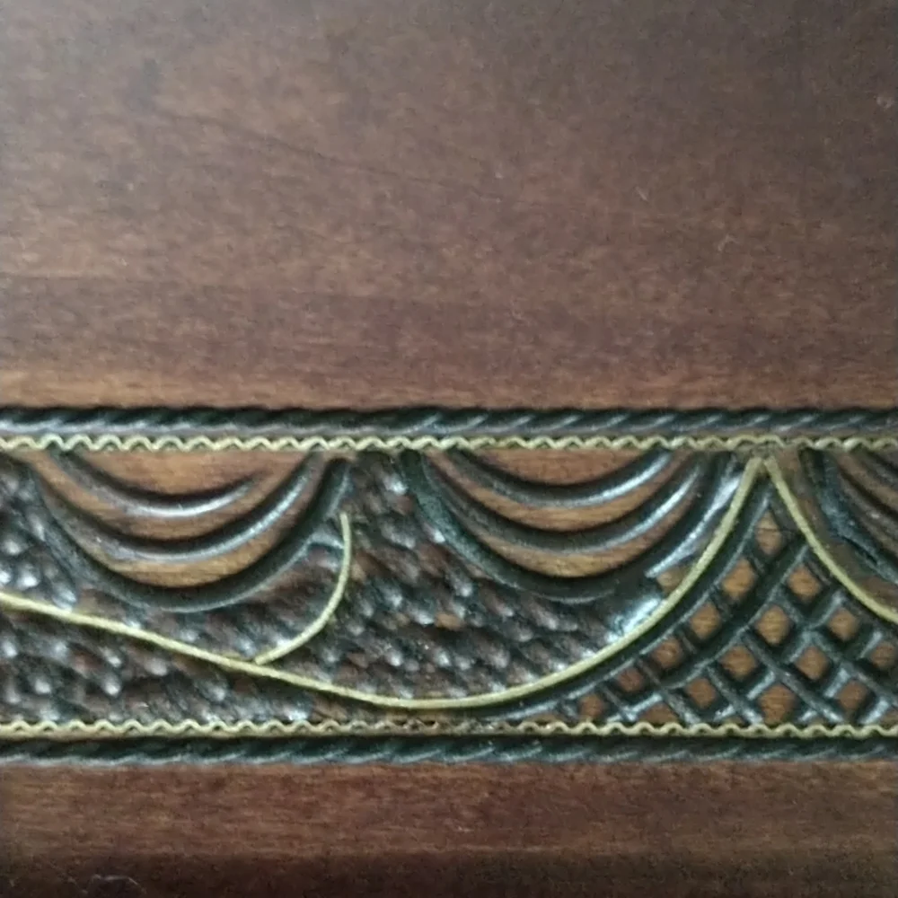 Lovely wood jewelry/trinket box - Picture 3 of 12